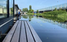 Unieke Woonark Met Privetuin En Free Parking.
